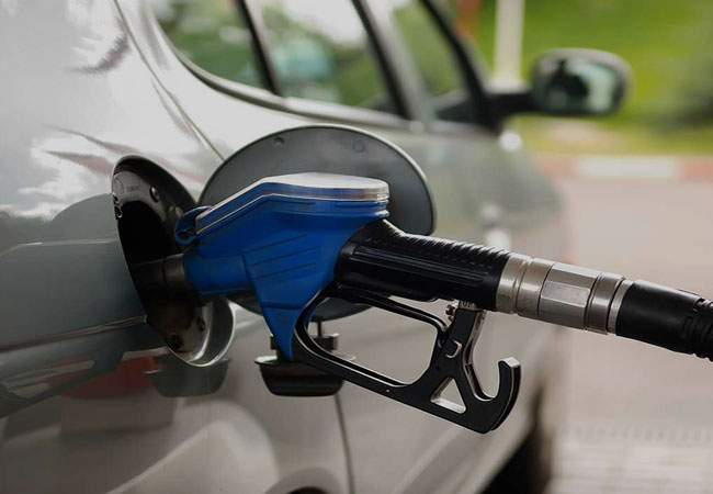 FG Orders Fuel Price Review as Crude Oil Prices Fall